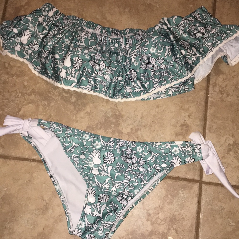 Off the shoulder bikini